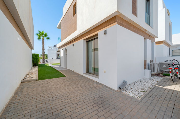 Image No.33-3 Bed Villa for sale