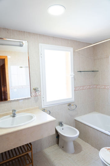 Image No.24-3 Bed Semi-Detached for sale