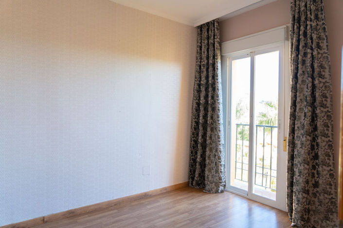 Image No.27-3 Bed Semi-Detached for sale