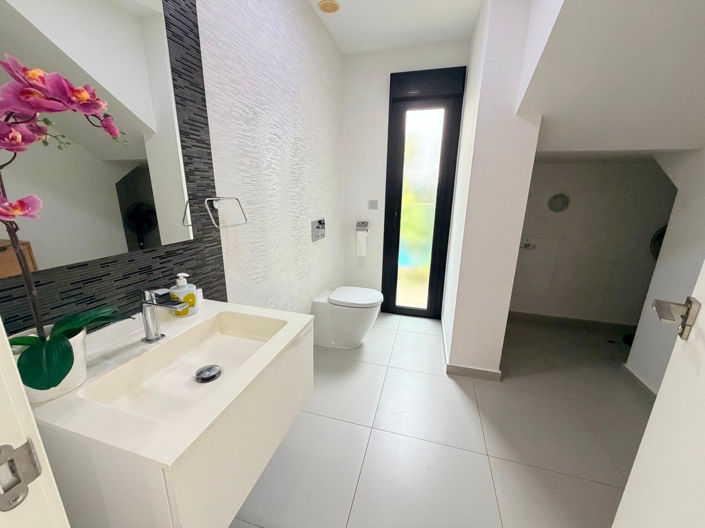 Image No.18-3 Bed Villa for sale