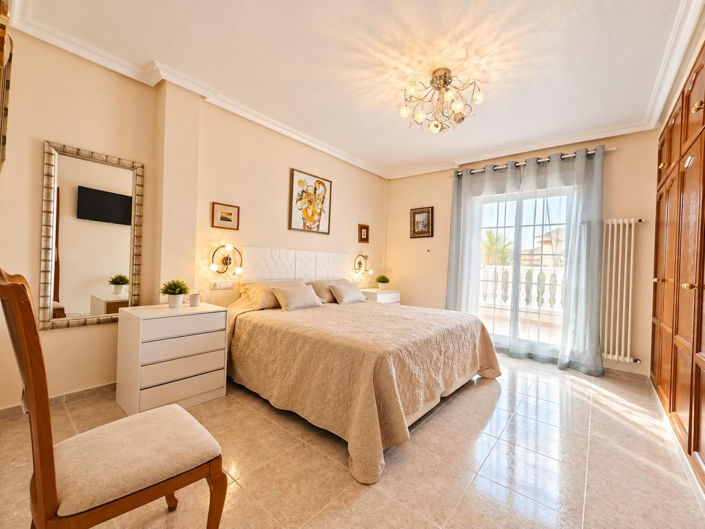 Image No.18-3 Bed Villa for sale