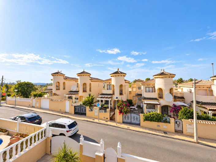 Image No.21-3 Bed Villa for sale