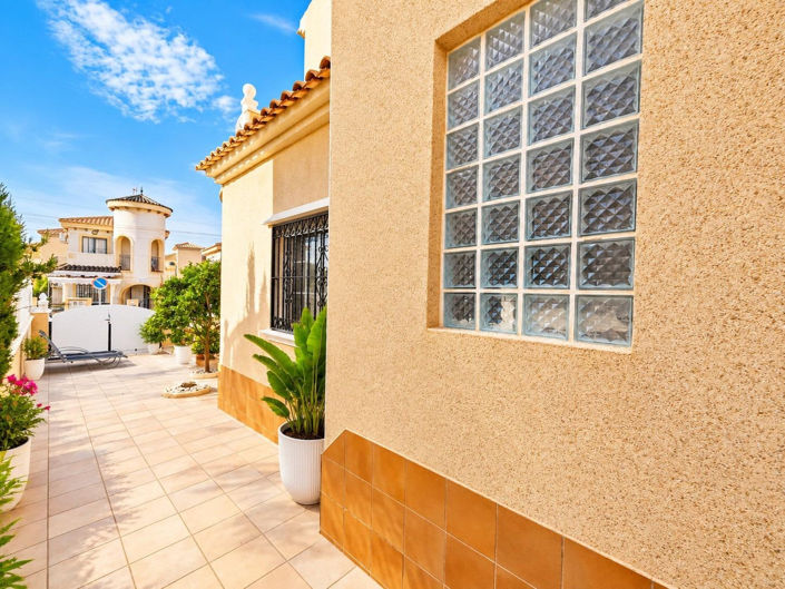Image No.33-3 Bed Villa for sale