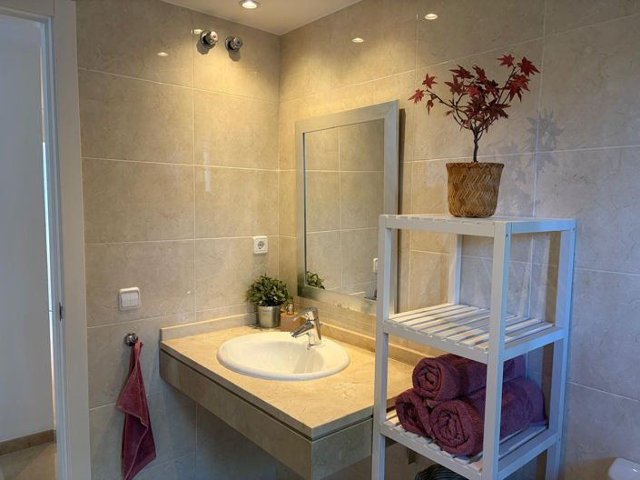 Image No.21-3 Bed Apartment for sale
