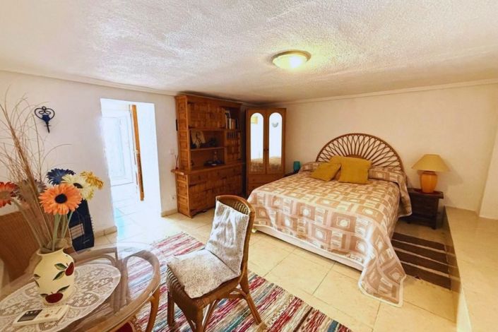 Image No.16-3 Bed Townhouse for sale
