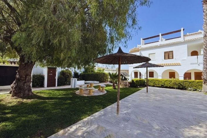Image No.26-3 Bed Townhouse for sale
