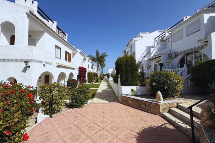 Image No.28-3 Bed Townhouse for sale