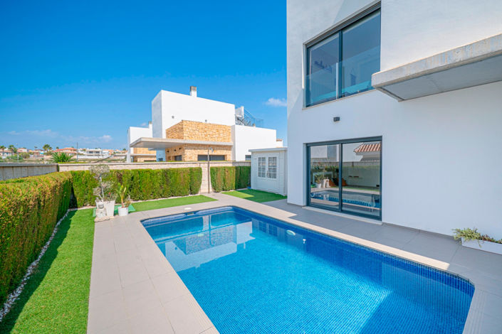 Image No.3-3 Bed Villa for sale