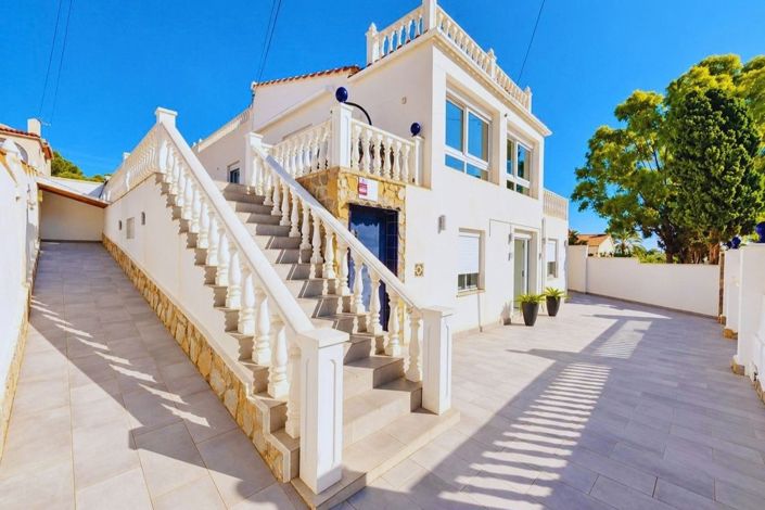 Image No.36-5 Bed Villa for sale