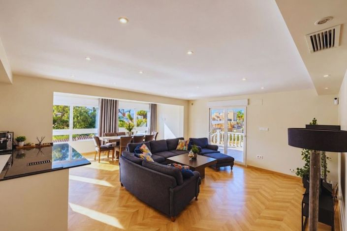 Image No.4-5 Bed Villa for sale