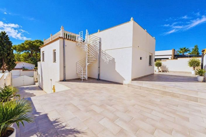 Image No.42-5 Bed Villa for sale