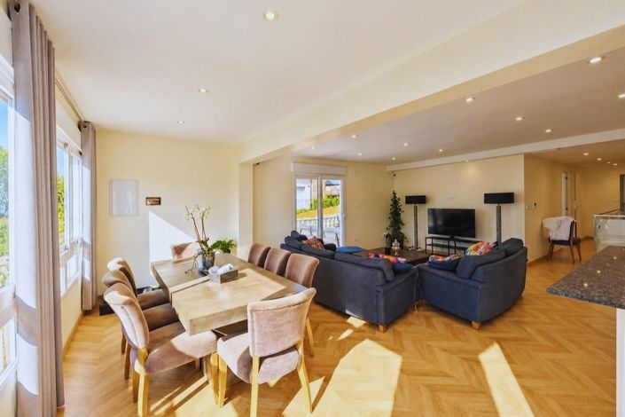 Image No.6-5 Bed Villa for sale