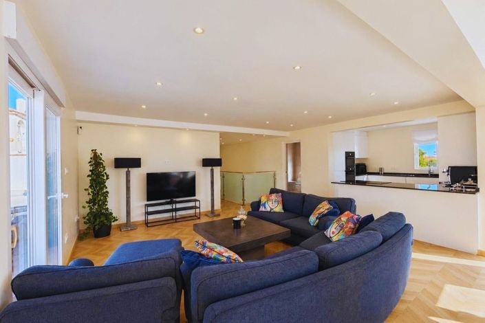 Image No.7-5 Bed Villa for sale