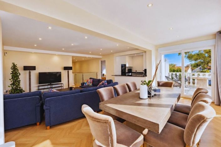 Image No.9-5 Bed Villa for sale