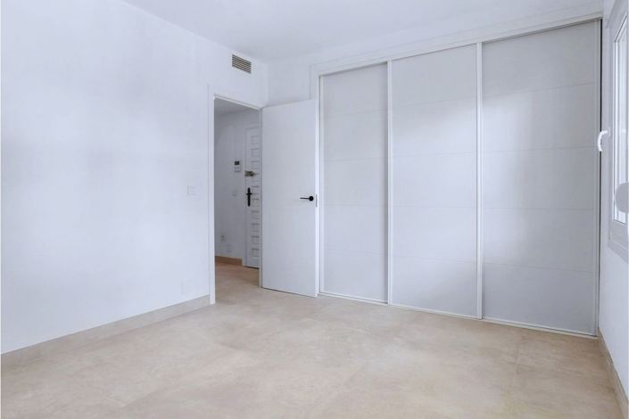 Image No.10-3 Bed Apartment for sale