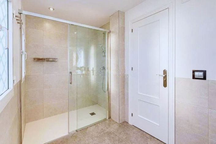 Image No.15-4 Bed Townhouse for sale