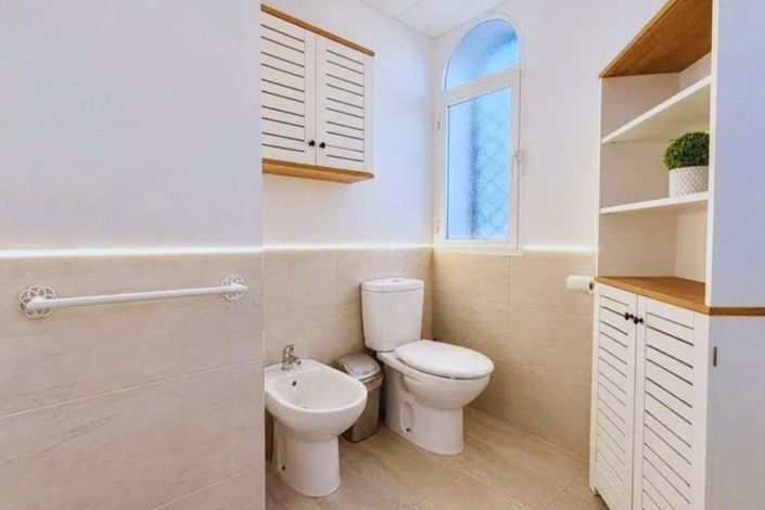 Image No.16-4 Bed Townhouse for sale