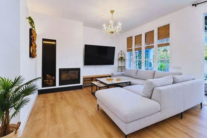 Image No.18-4 Bed Townhouse for sale