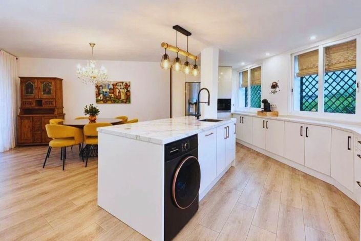Image No.3-4 Bed Townhouse for sale