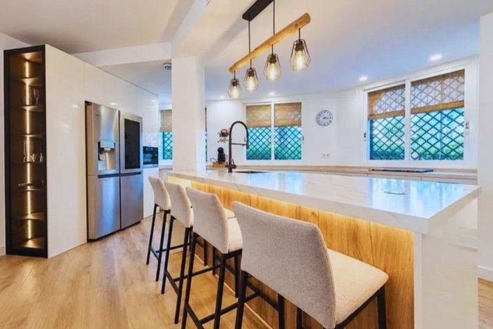 Image No.4-4 Bed Townhouse for sale