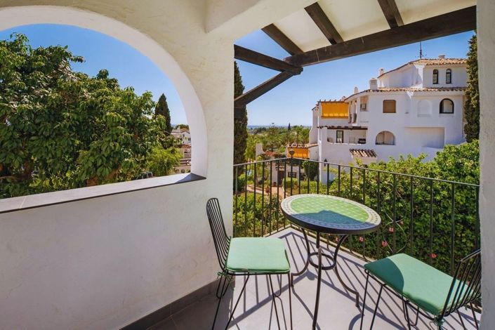 Image No.17-4 Bed Townhouse for sale