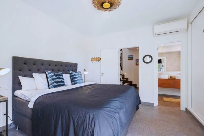 Image No.18-4 Bed Townhouse for sale