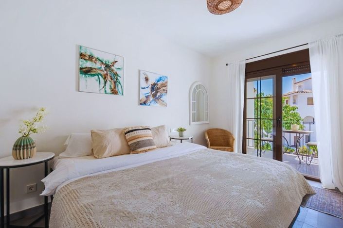 Image No.19-4 Bed Townhouse for sale