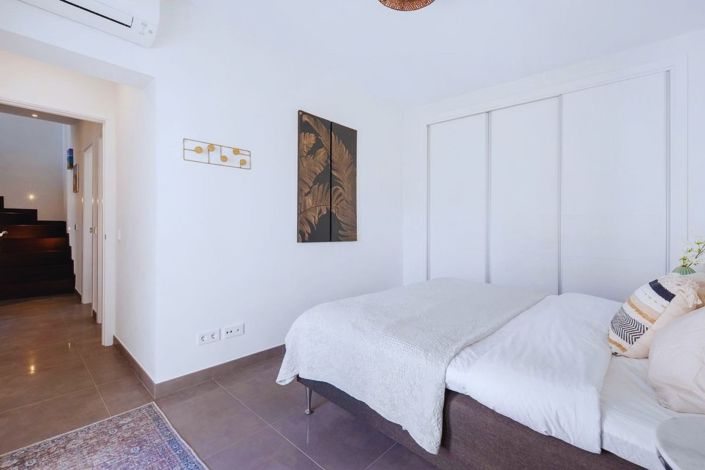 Image No.21-4 Bed Townhouse for sale