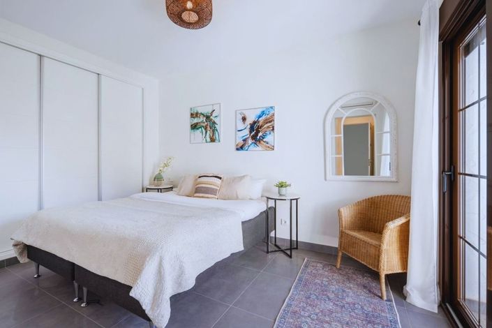 Image No.22-4 Bed Townhouse for sale