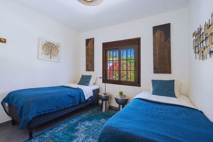 Image No.26-4 Bed Townhouse for sale