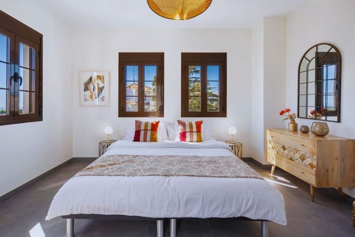 Image No.28-4 Bed Townhouse for sale