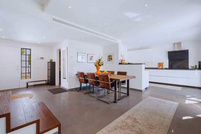 Image No.3-4 Bed Townhouse for sale