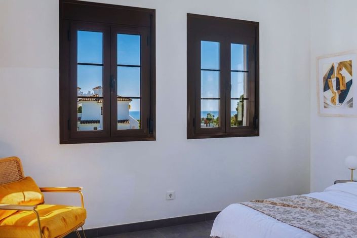 Image No.30-4 Bed Townhouse for sale