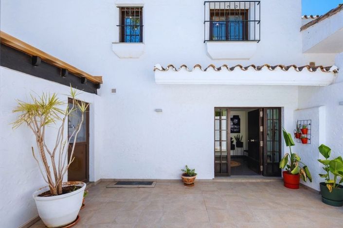 Image No.38-4 Bed Townhouse for sale
