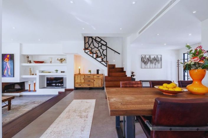 Image No.4-4 Bed Townhouse for sale