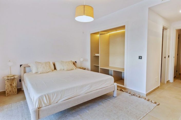 Image No.24-3 Bed Apartment for sale