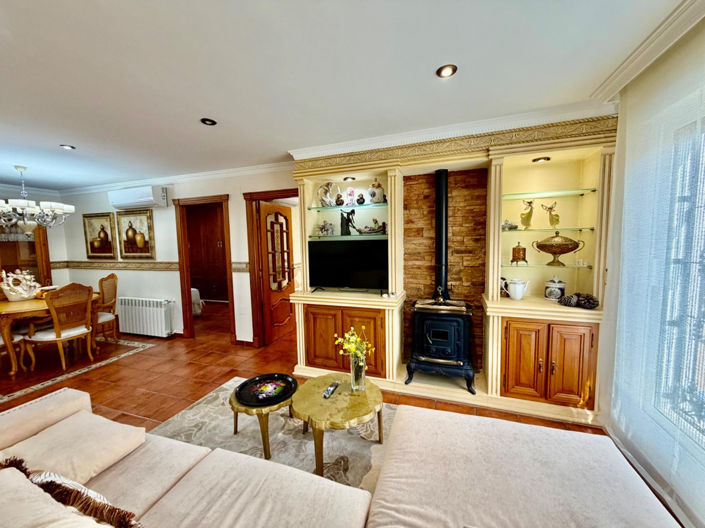 Image No.13-4 Bed Semi-Detached for sale