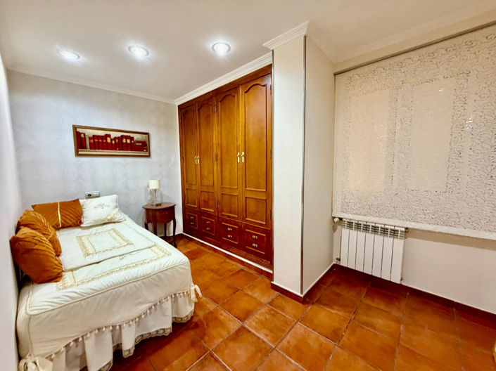 Image No.17-4 Bed Semi-Detached for sale
