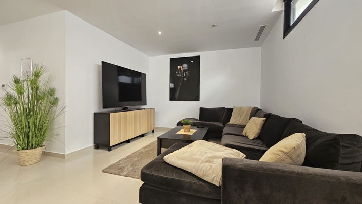 Image No.10-6 Bed Villa for sale
