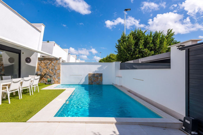 Image No.2-4 Bed Villa for sale