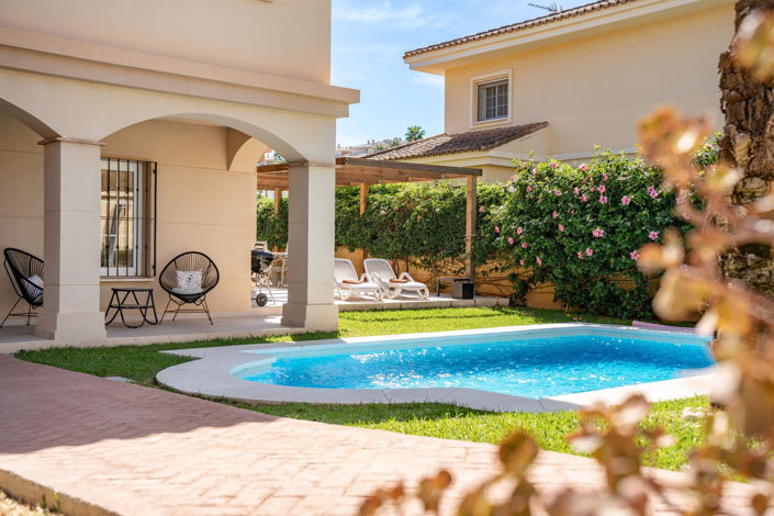Image No.2-4 Bed Villa for sale