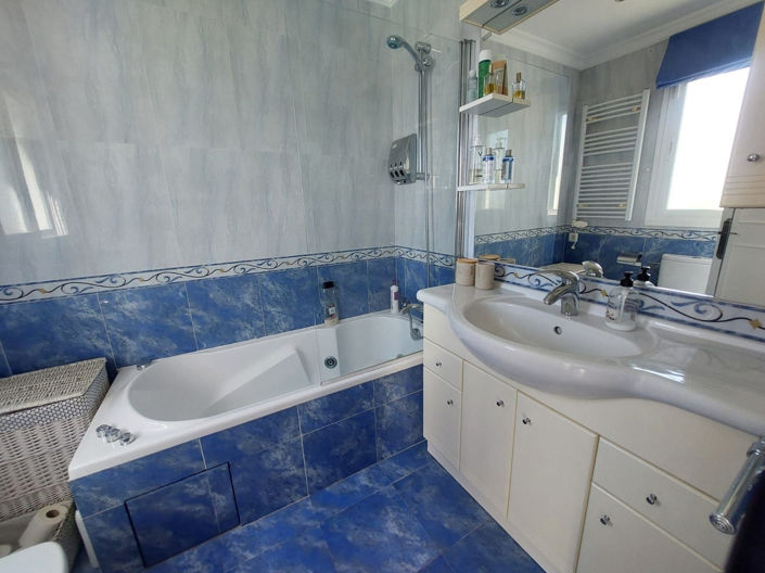 Image No.18-3 Bed Townhouse for sale