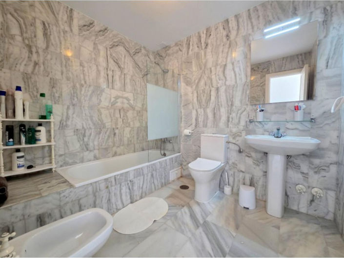 Image No.14-3 Bed Semi-Detached for sale