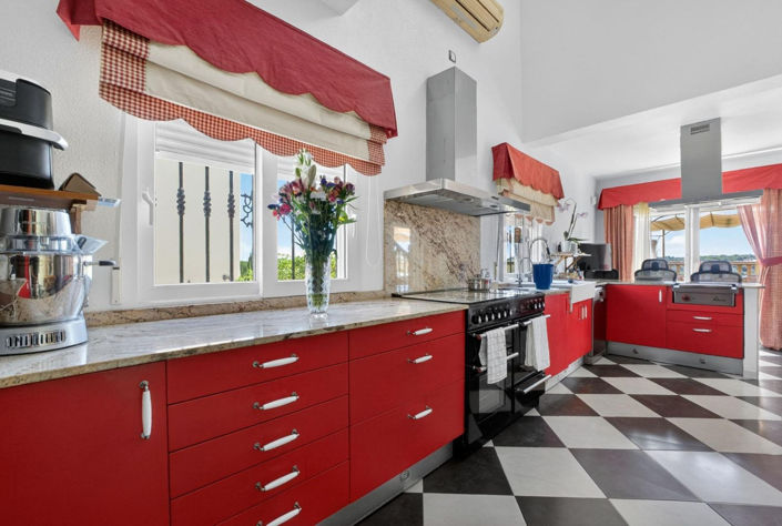 Image No.9-5 Bed Villa for sale