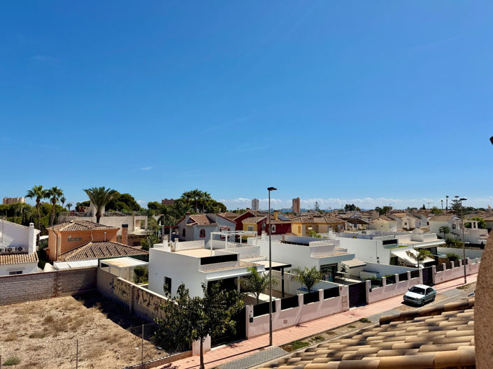 Image No.28-3 Bed Property for sale