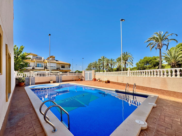 Image No.37-3 Bed Property for sale