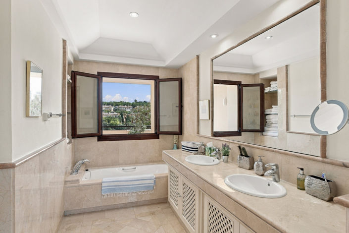 Image No.26-4 Bed Penthouse for sale