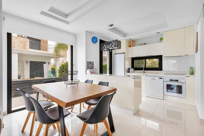 Image No.13-4 Bed Semi-Detached for sale