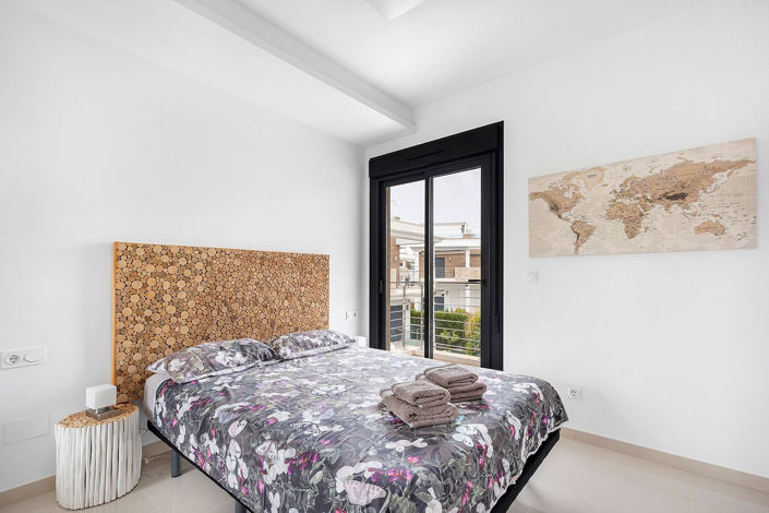 Image No.22-4 Bed Semi-Detached for sale