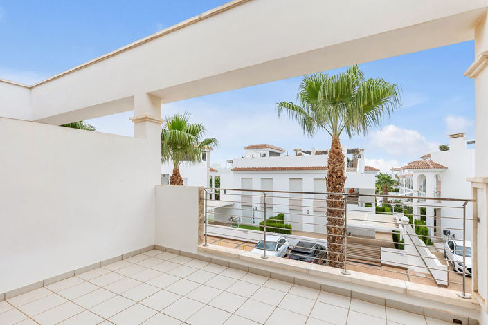 Image No.26-4 Bed Semi-Detached for sale